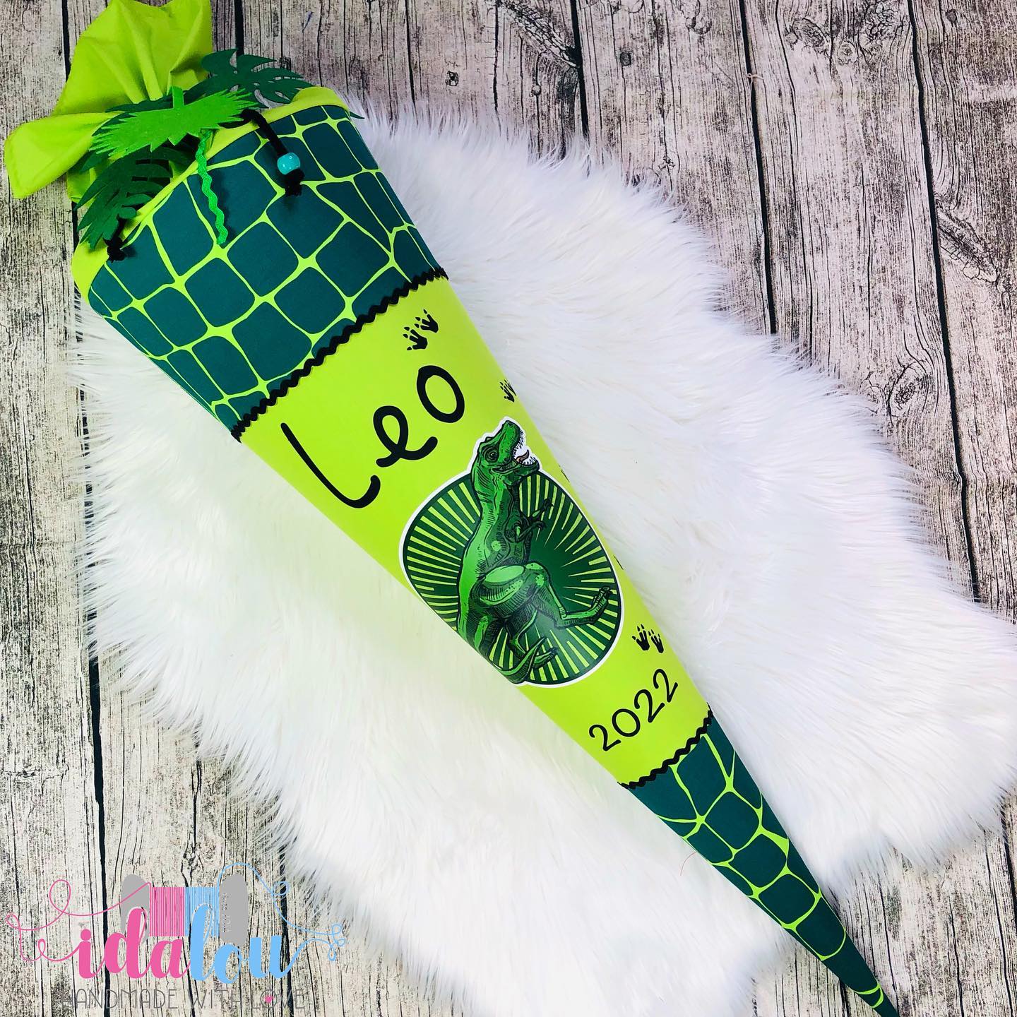 DIY Schultüte mit Dino Bügelbild pimpen - zum ergobag Bärrex